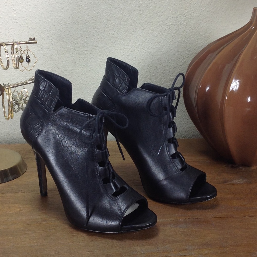 Pour La Victoire Vionne Black Leather Ankle Boot - Picture 2 of 8